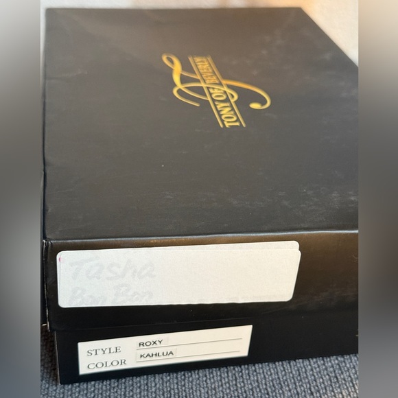 ROXY WIG, TONY OF BEVERLY, COLOR KAHLUA. Layered short Roxy. Highlights. In Box! - Picture 14 of 14